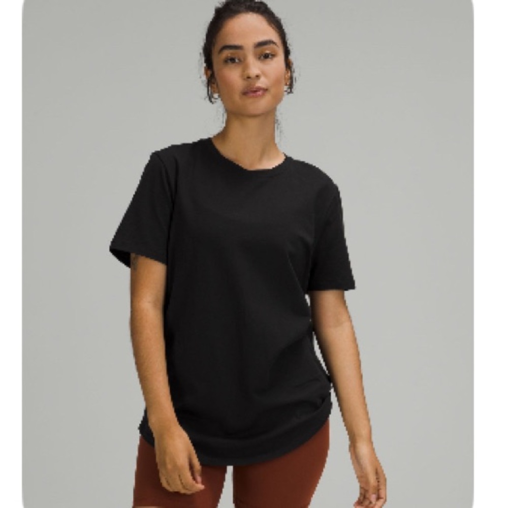 Lululemon Love Curved-Hem Crewneck Tshirt (black, size 4)